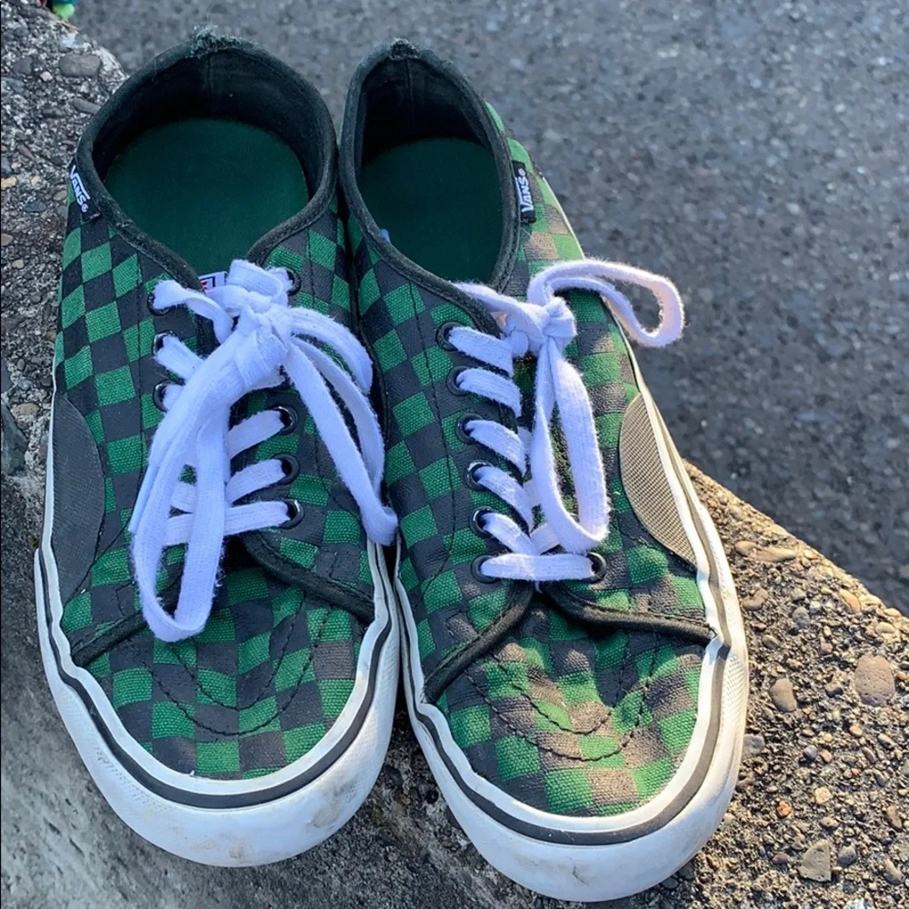 Vans - Picture 1 of 3